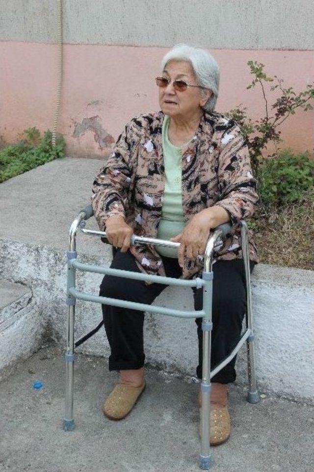 Engelli Ve Yaşlı Se&ccedil;menlere Kat Engeli 2