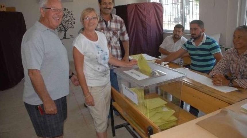 Fethiye&rsquo;de Yaşayan Yabancı Uyruklu Vatandaşlarda Oy Kullandı