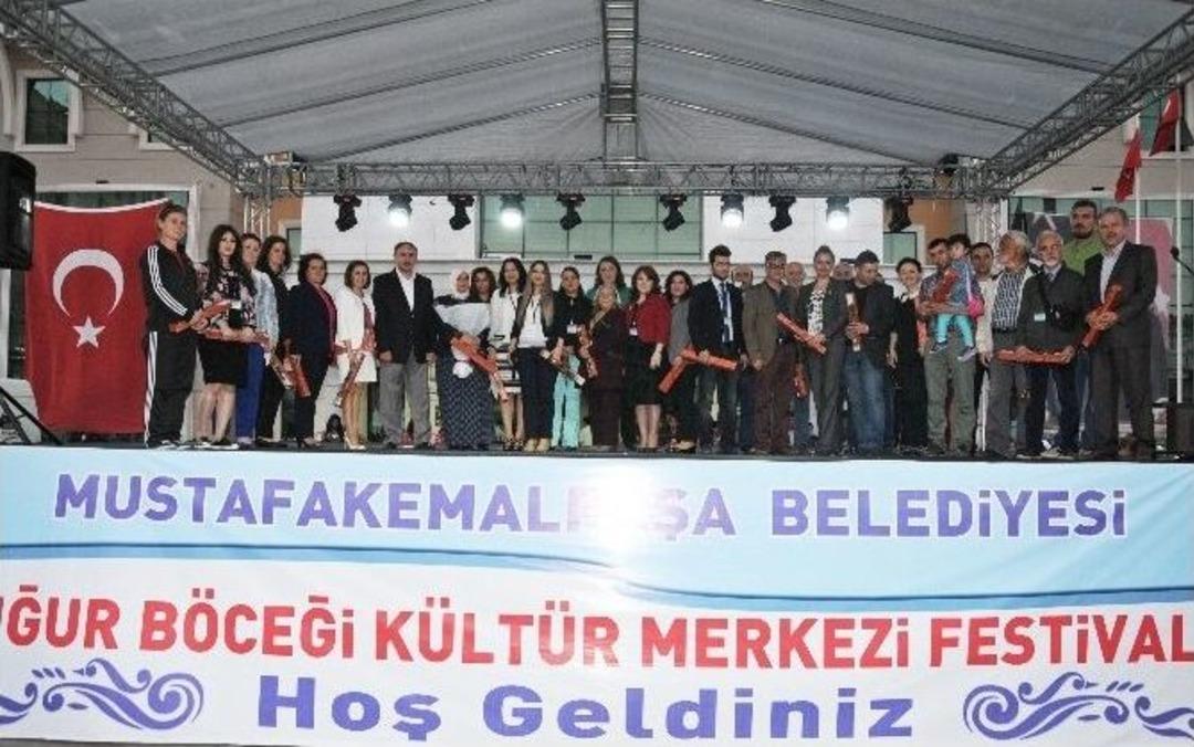 Uğur B&ouml;cekleri&rsquo;nin Sertifika Sevinci