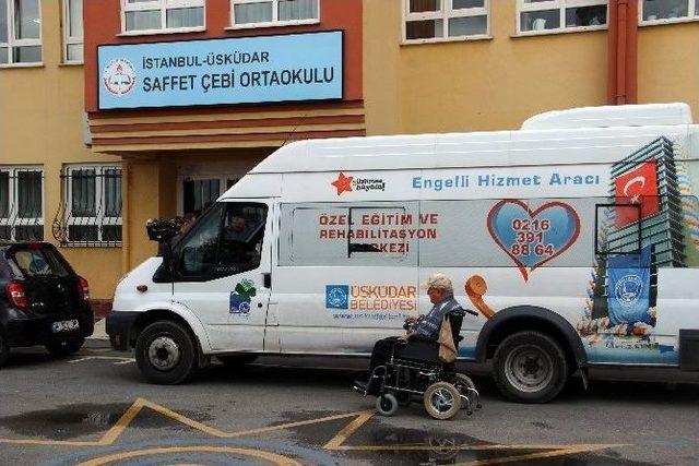 Engelli Ve Yaşlı Vatandaşlar Okullara Özel Tasarlanmış Araçlarla Taşındı