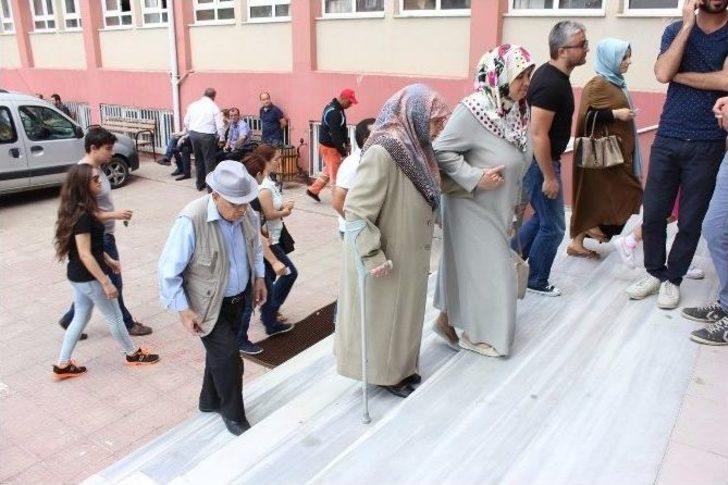 Edirne’de Oy Kullanma İşlemi Devam Ediyor G4