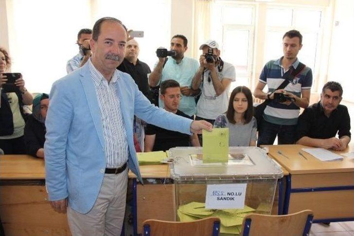 Edirne’de Oy Kullanma İşlemi Devam Ediyor G5