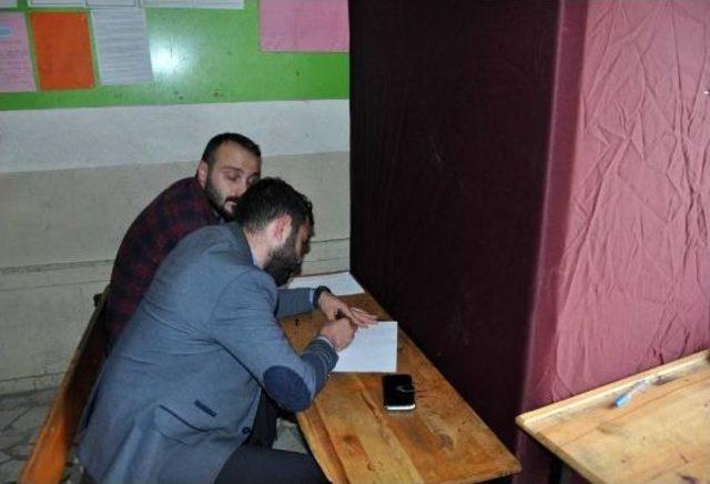 Sandık Kurulu Başkanı Oy Pusulalarını Evde M&uuml;h&uuml;rledi 1