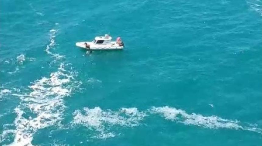 Dalganın Denize D&uuml;ş&uuml;rd&uuml;ğ&uuml; Gen&ccedil; &Ouml;ld&uuml;