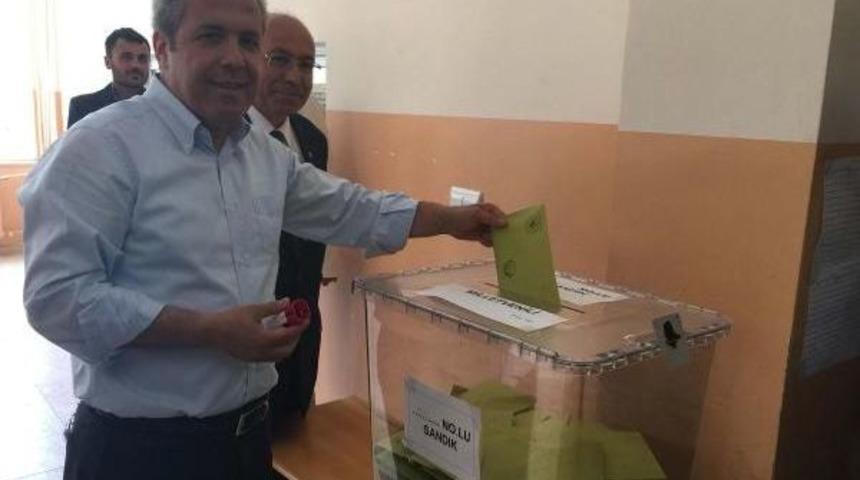 Ak Partili Tayyar, 'pkk Tehdit Ediyor' Dediği Mahallede Oy Kullandı