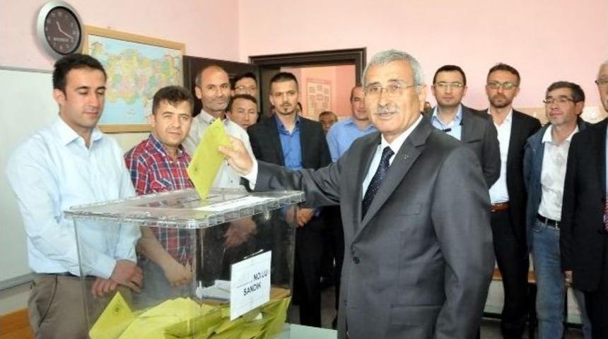 Uşak&rsquo;ta Oy Kullanma İşlemleri Devam Ediyor