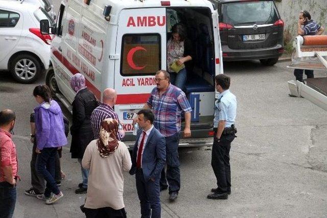 Yaşlı Kadın Ambulans İle Oy Kullanmaya Getirildi