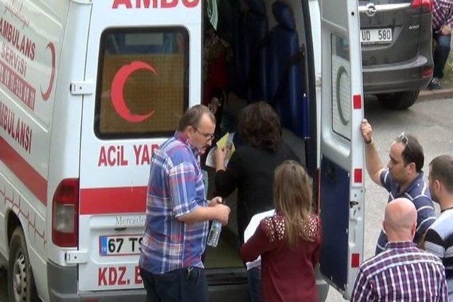 Yaşlı Kadın Ambulans İle Oy Kullanmaya Getirildi