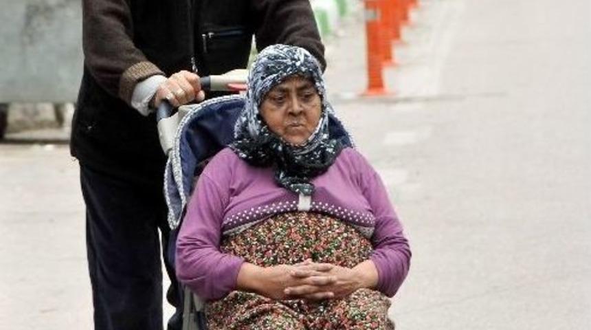 40 Yıllık Hayat Arkadaşını Bebek Arabasıyla Sandığa Taşıdı