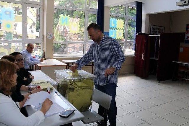 (özel Haber) Oyunu Kullanan Beyaz’a Vatandaşlardan Yoğun İlgi