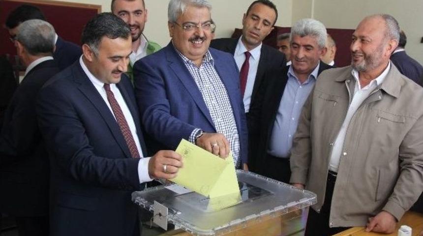 Ergen Oyunu Mezun Olduğu Lisede Kullandı