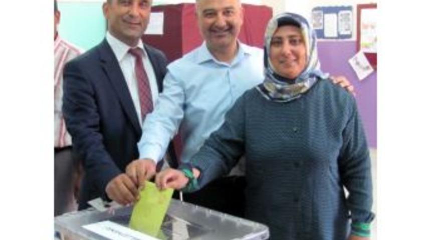 Araban Belediye Başkanı &Ouml;zdemlir Oyunu Kullandı