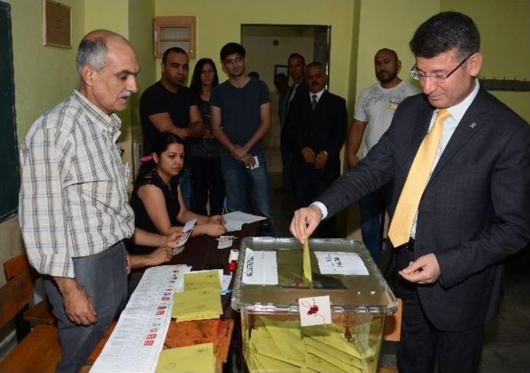 Fikret Yeni: &ldquo;milletimiz İradesini Ortaya Koyuyor&rdquo;