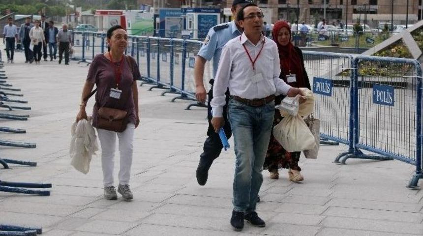 Kayseri&rsquo;de Oylar &Ccedil;uvalla Se&ccedil;im Kuruluna Getiriliyor