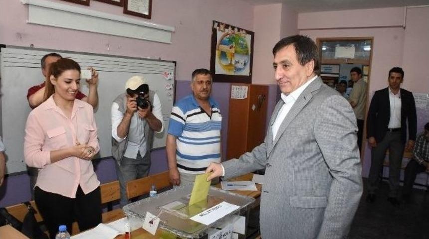 Vali K&uuml;&ccedil;&uuml;k, Oyunu Kullandı