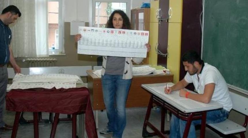 Sandıklar A&ccedil;ıldı, Oyların Sayımına Ge&ccedil;ildi