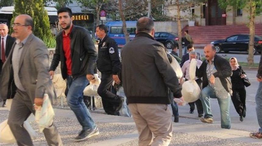 Oy Pusulalarını Adliyeye Getiren Sandık G&ouml;revlileri İlgin&ccedil; G&ouml;r&uuml;nt&uuml;ler Oluşturdu