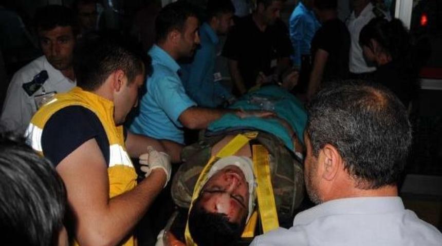 Tokat&rsquo;Ta Asker Taşıyan Ara&ccedil; Devrildi: 10 Yaralı