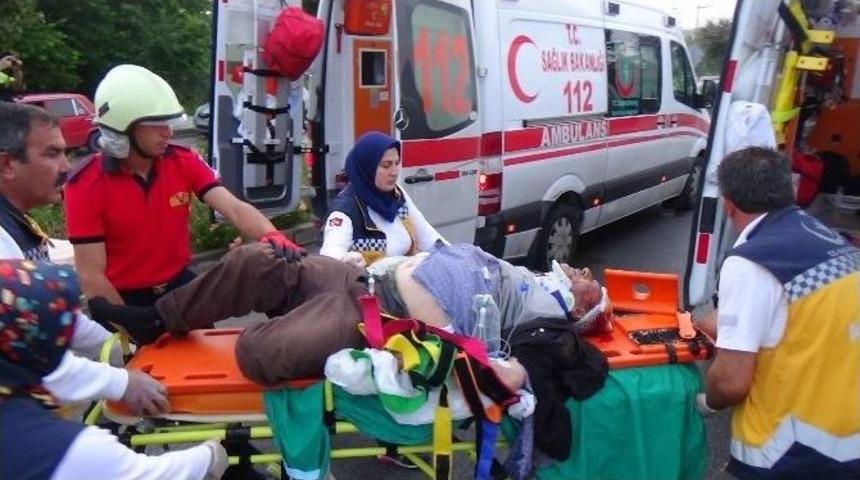 Bolu&rsquo;da Hasta Taşıyan Ambulansla Otomobil &Ccedil;arpıştı