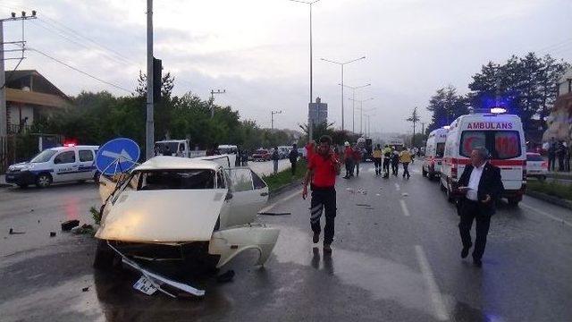 Bolu’da Hasta Taşıyan Ambulansla Otomobil Çarpıştı