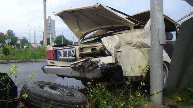 Bolu’da Hasta Taşıyan Ambulansla Otomobil Çarpıştı