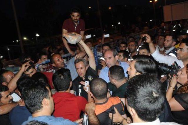 Diyarbakır'da Seçim Kurulu Önünde Gerginlik