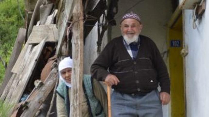 (&ouml;zel Haber) Oy Pusulasıyla Birlikte N&uuml;fus C&uuml;zdanını Da Sandığa Attı