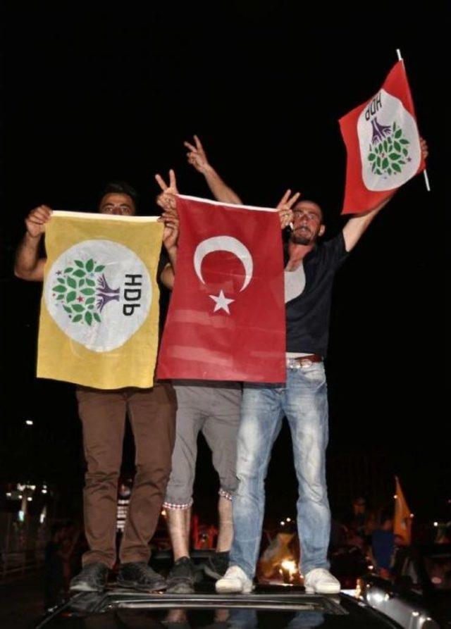 Antalya'da Hdp'nin Seçim Kutlaması