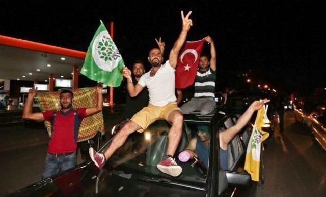 Antalya'da Hdp'nin Seçim Kutlaması