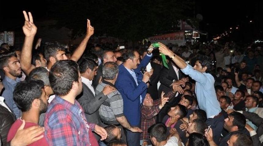 Muş&rsquo;ta Hdp&rsquo;nin Barajı Aşma Kutlaması