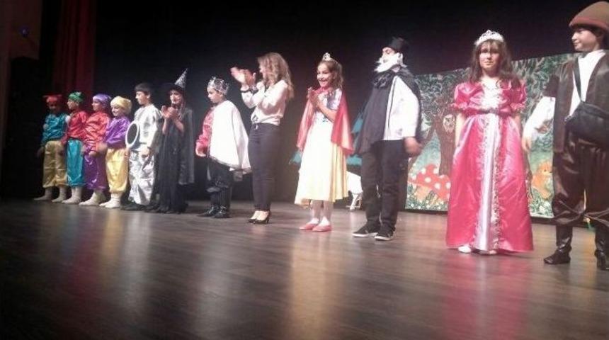 Aydın&rsquo;da &Ouml;ğrenciler İlk Kez İngilizce Tiyatro Sahneledi