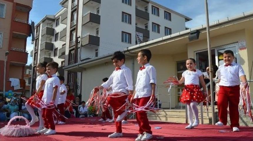 Miniklerden Yıl Sonu Şenliği