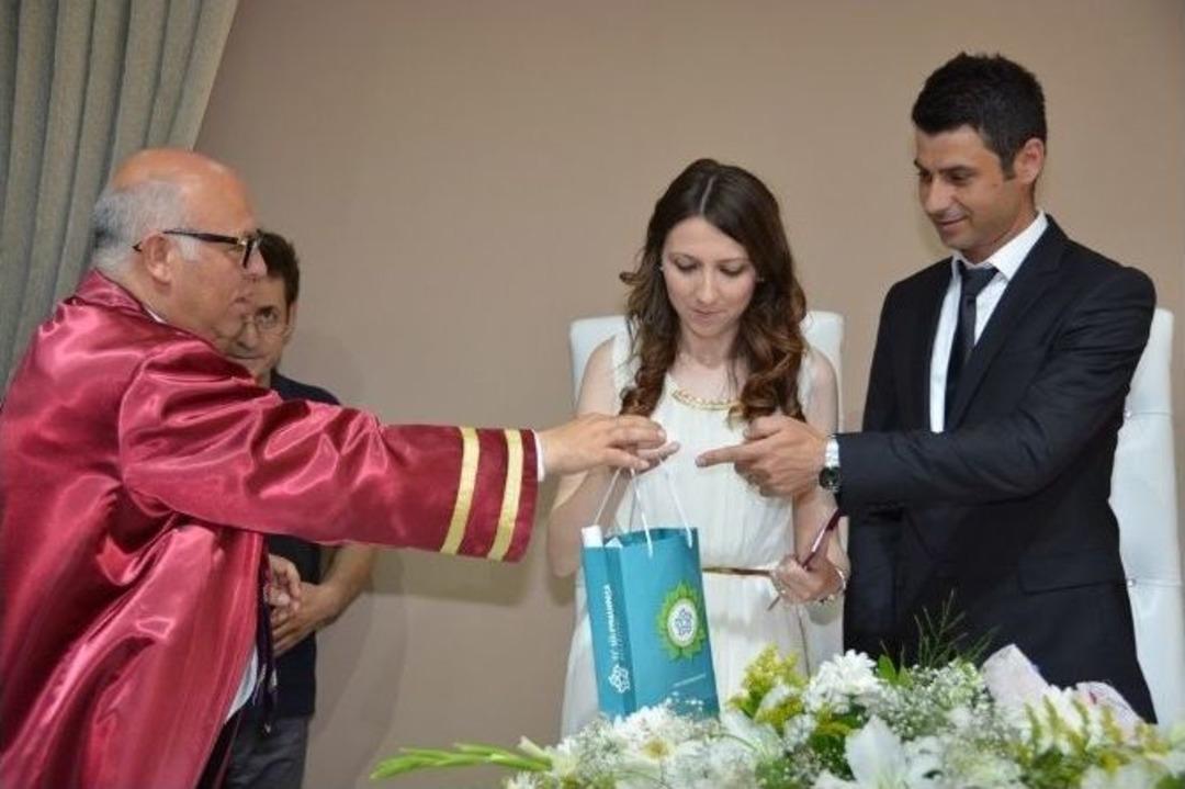 Yeni Nikah Salonunda İlk Nikahı Kıyıldı