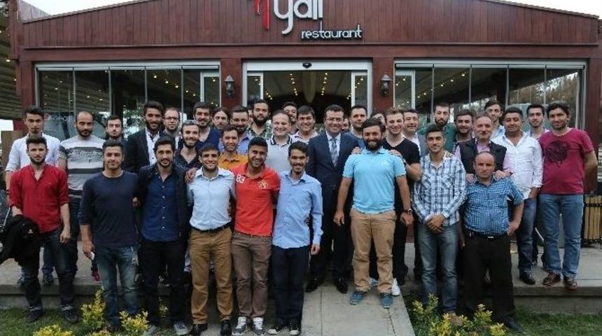 Taş&ccedil;ı, Turnuvanın Şampiyonu İle Buluştu