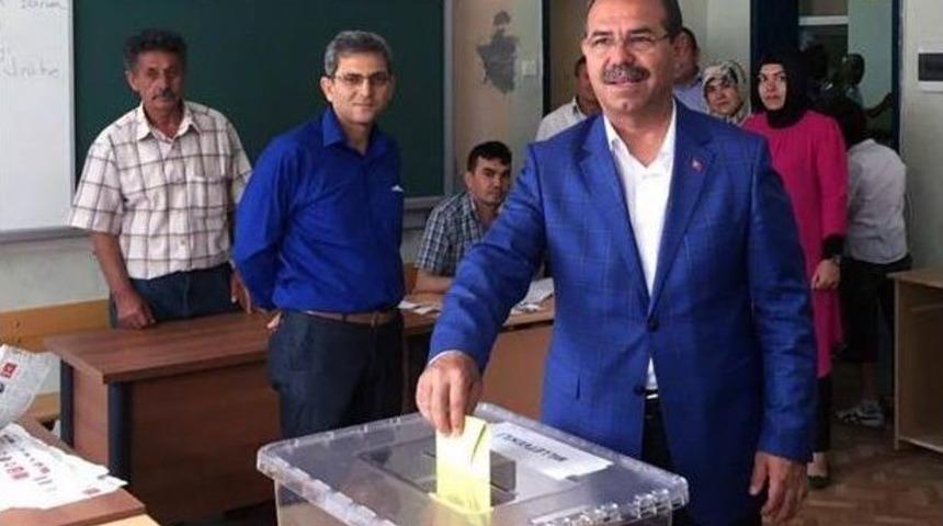 &Uuml;&ccedil; Adaylı K&ouml;yden Bir Milletvekili &Ccedil;ıktı