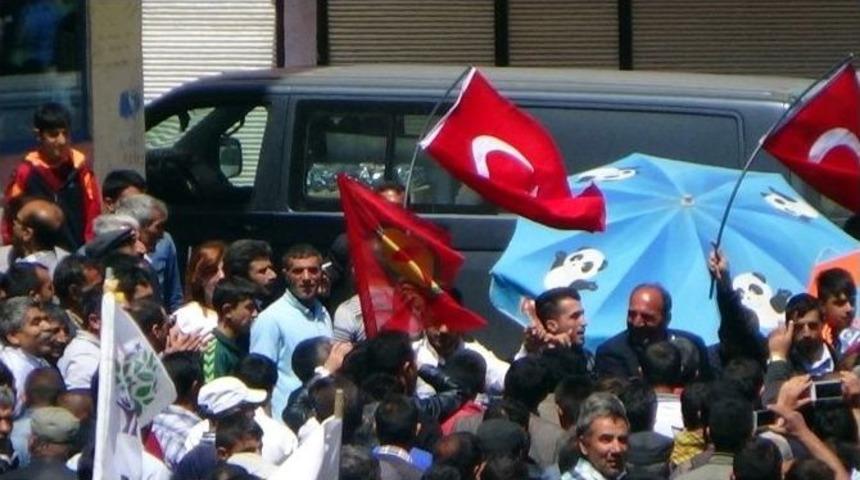 Hdp’de Türk Bayraklı Kutlama