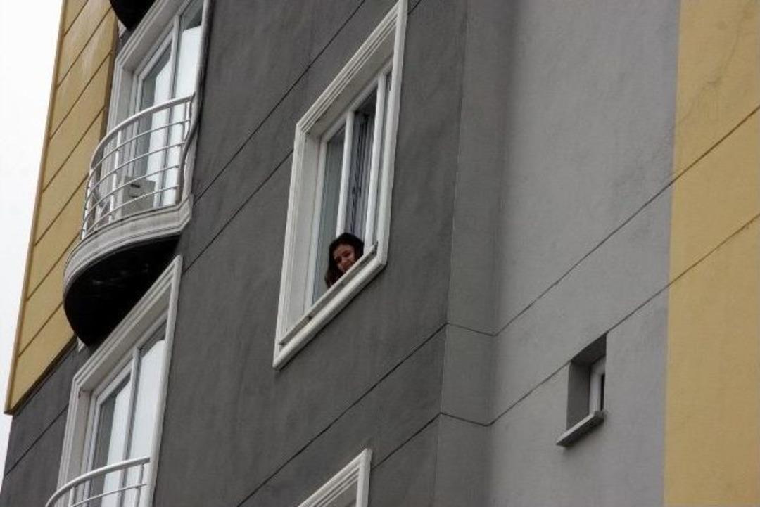 Bursa&rsquo;da Apartmanı Su Bastı, Vatandaşlar 18 Saattir Kurtarılmayı Bekliyor