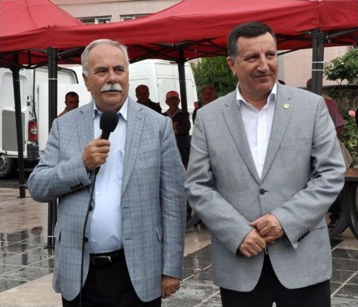 Hdp Barajı Aştı, &Ccedil;anakkale&rsquo;de Chp&rsquo;li Belediye Başkanı Pilav Dağıttı