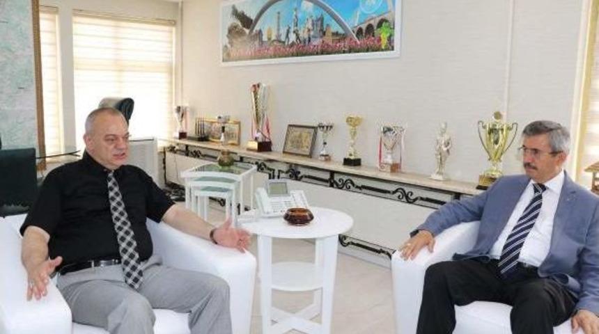 Manisa'da Mhp'den Se&ccedil;ilen Balkız'dan Ilk Ziyaret Başkan Erg&uuml;n'e