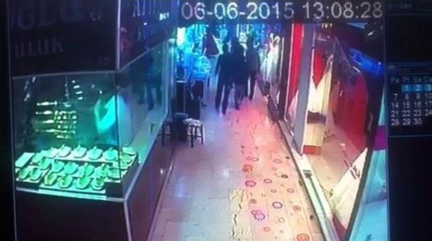 Sakarya&rsquo;da Hırsızlık G&uuml;venlik Kamerasında