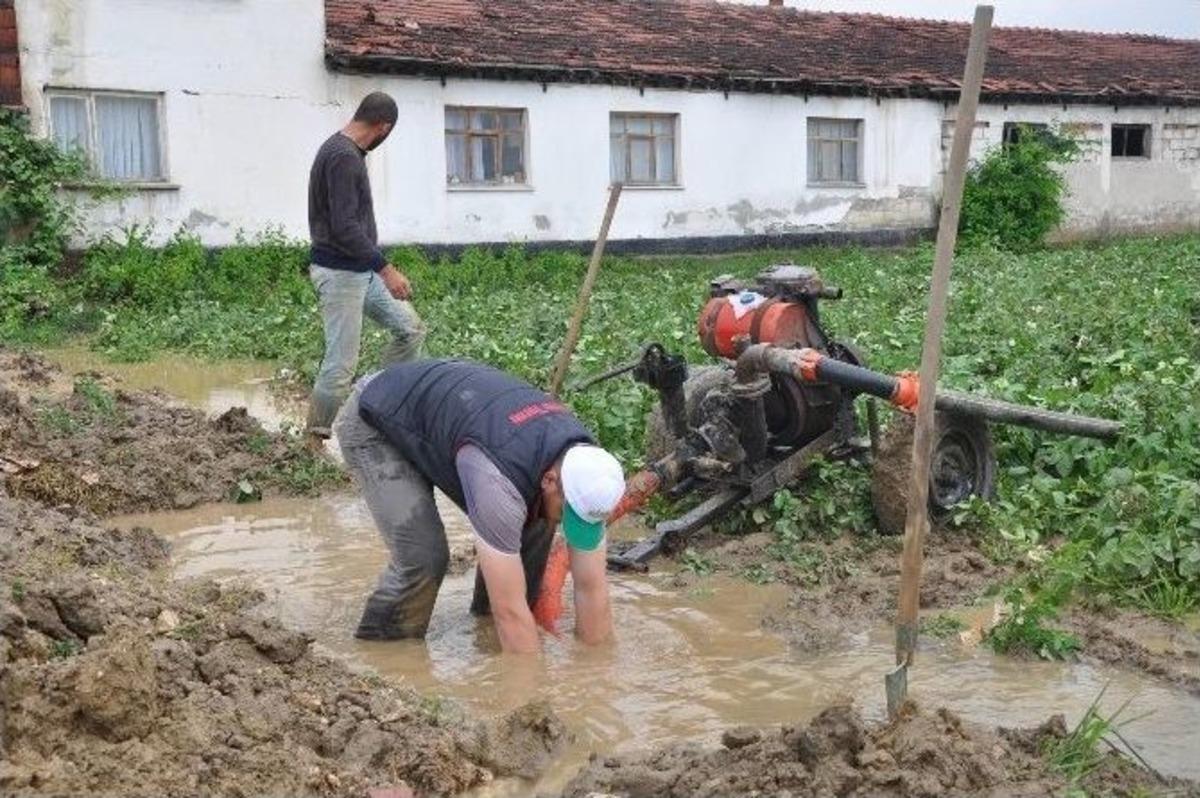 Bursa&rsquo;da Dereler Taştı, 500 D&ouml;n&uuml;m Ekili Alan Sular Altında Kaldı