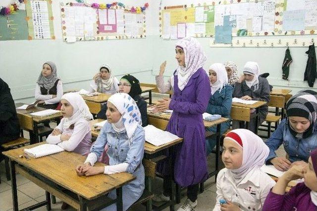 Suriyeli Yetim &Ccedil;ocukların Mezuniyet Heyecanı 1