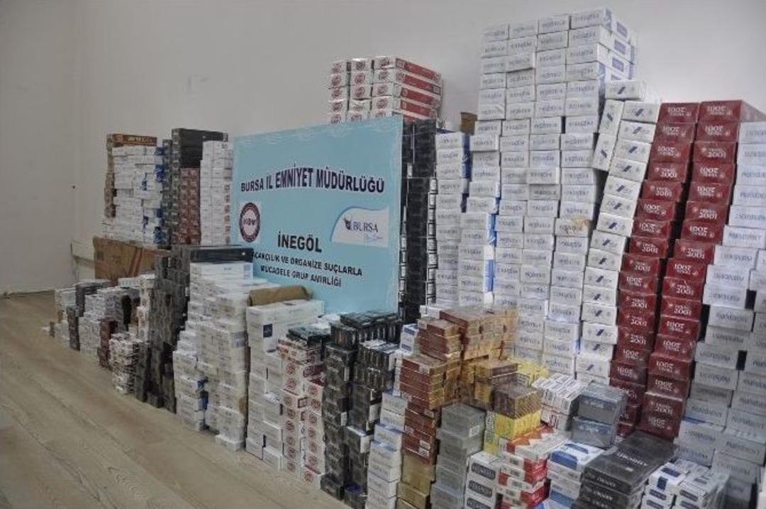 Otomobilin Her Yerinden Ka&ccedil;ak Sigara &Ccedil;ıktı