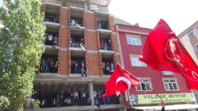 Kars'ta Hdp’Liler Fransız Gözlemcilerle Halay Çekerek Kutlama Yaptı