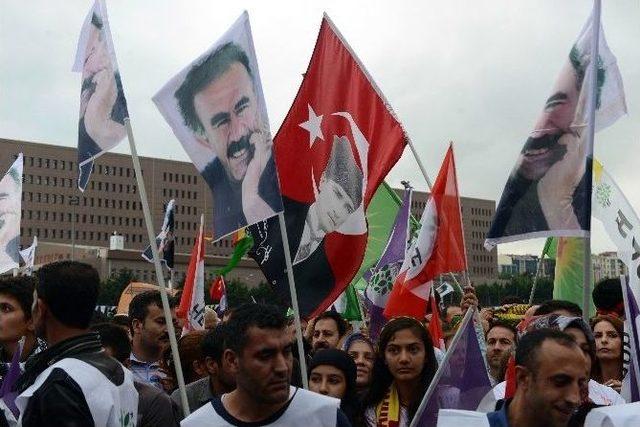 Hdp’liler, Seçim Sonucunu Bakırköy’de Kutladı