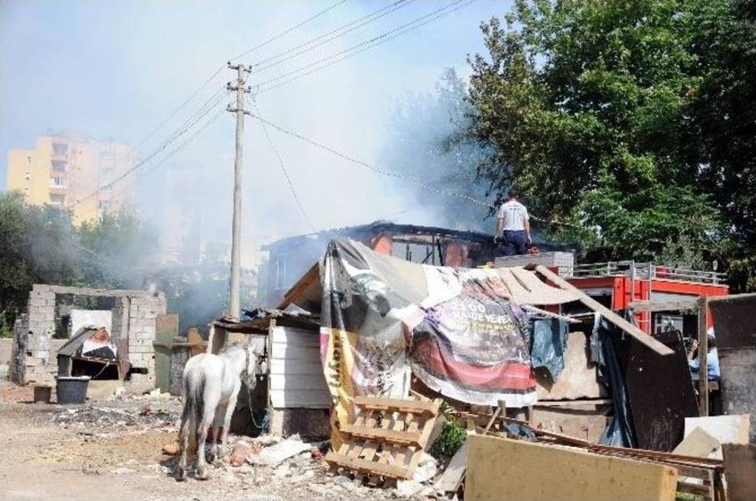 Antalya&rsquo;da İki Katlı Ev Yandı