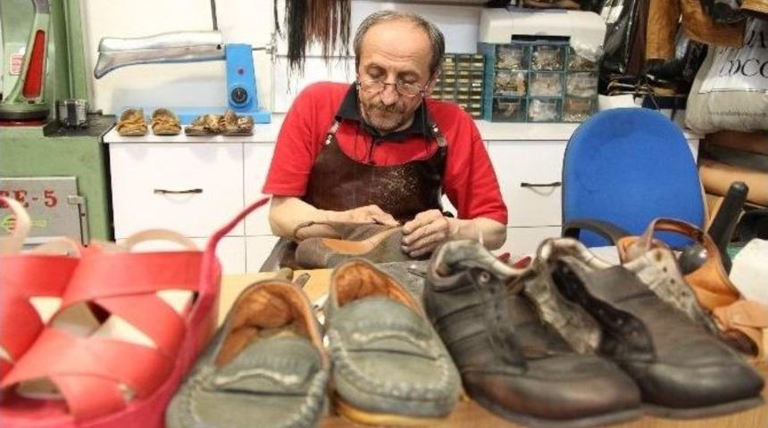 Ayakkabı Tamircileri &Ccedil;ırak Bulamıyor