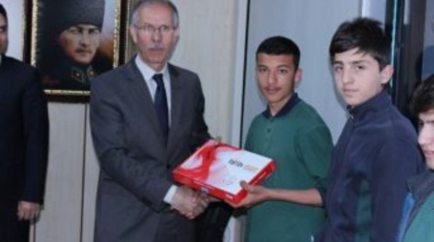 Yozgat&rsquo;ta Fatih Projesiyle 4 Bin 57 &Ouml;ğrenciye Tablet Bilgisayar Dağıtıldı