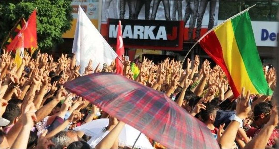 Hdp&rsquo;den Se&ccedil;im Kutlaması