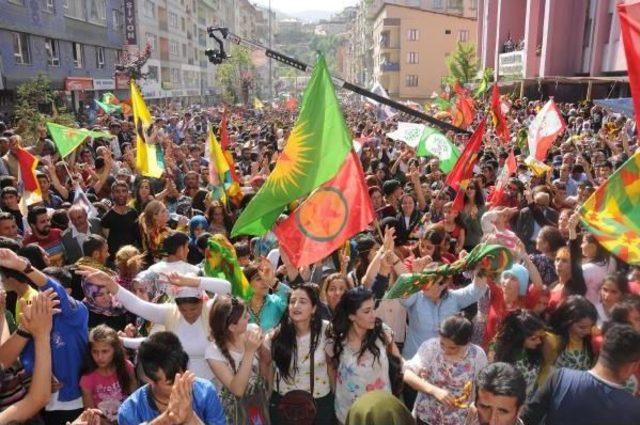 Hakkari'de Hdp Seçim Kutlaması Yaptı